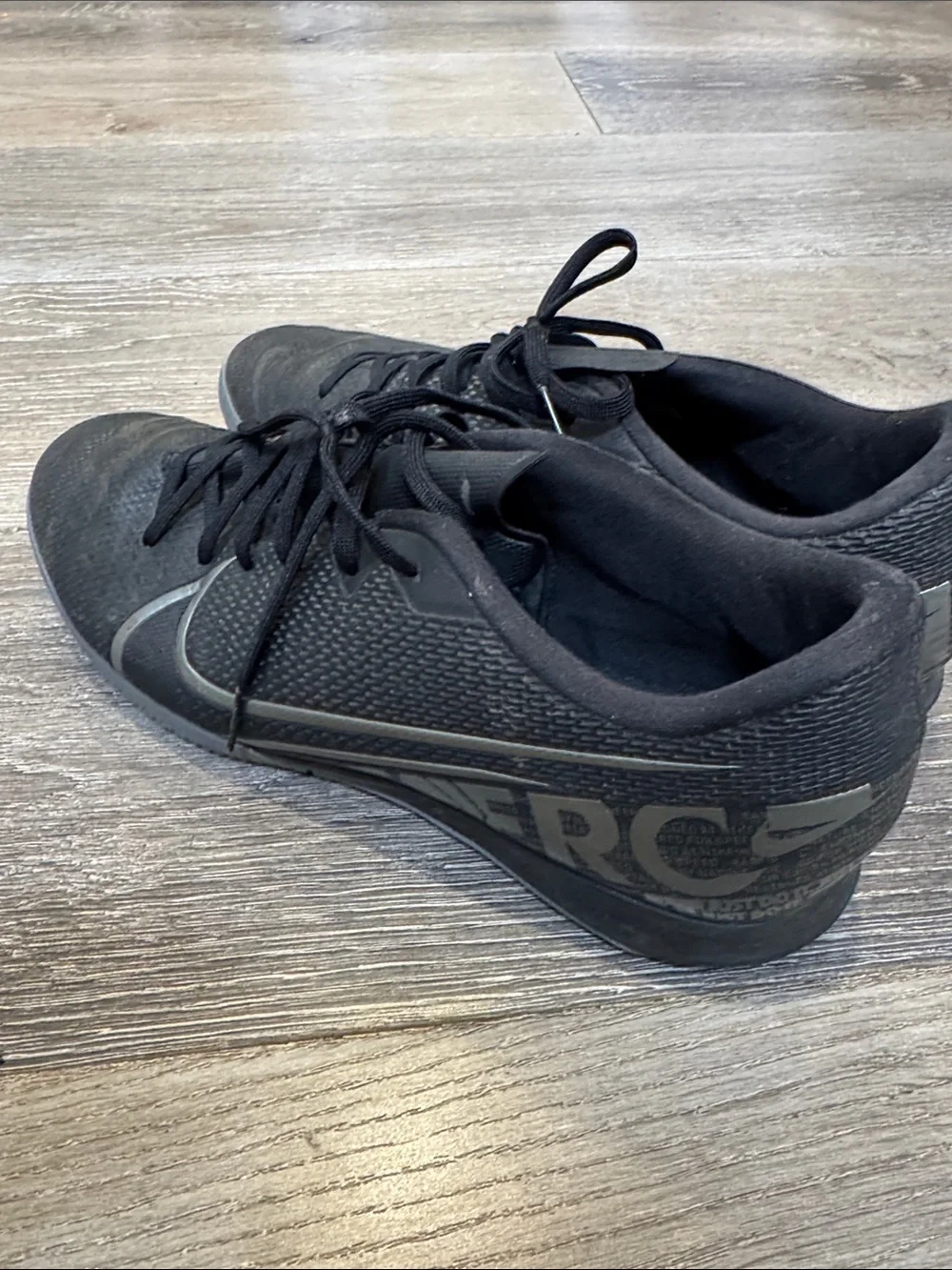 Nike Men’s Black Athletic Indoor Soccer Shoes with Silver Swoosh